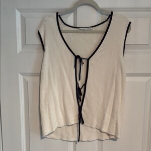Women's Cream Sleeveless Top with Black Trim